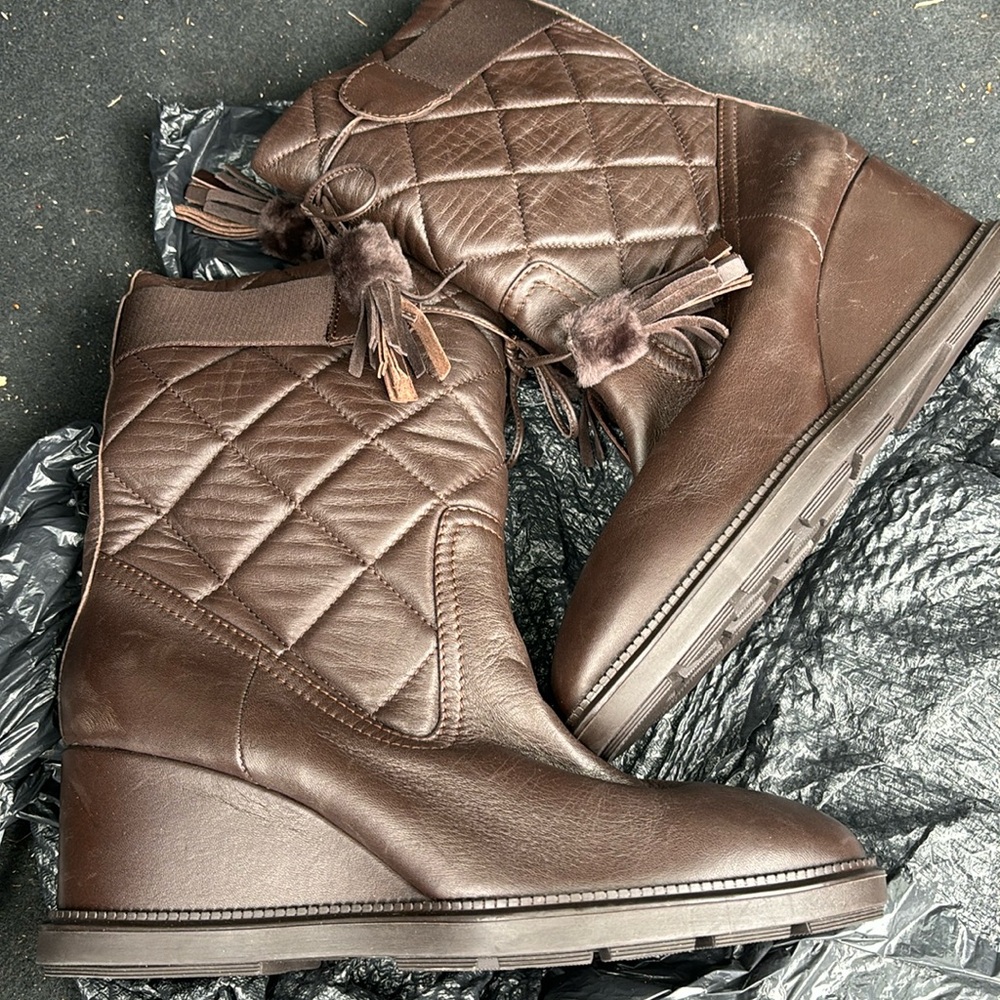 Aquatalia women’s leather boots size 11 , very comfortable and warm $75